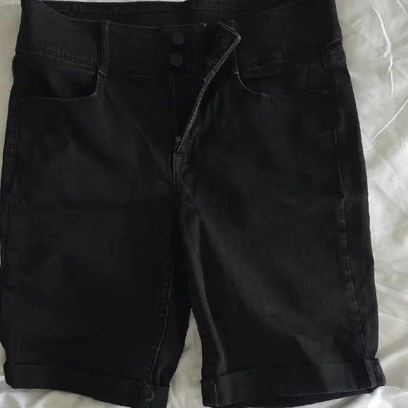 Apt. 9 Black Bermuda Shorts - Picture 1 of 6